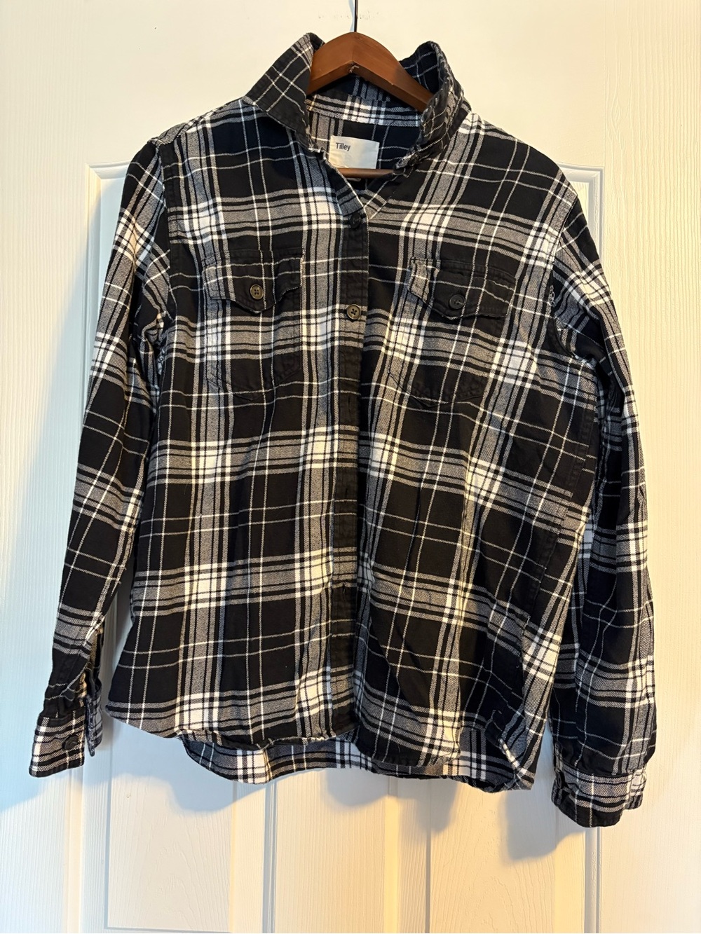 Women’s Tilley black, and white plaid button down - size large